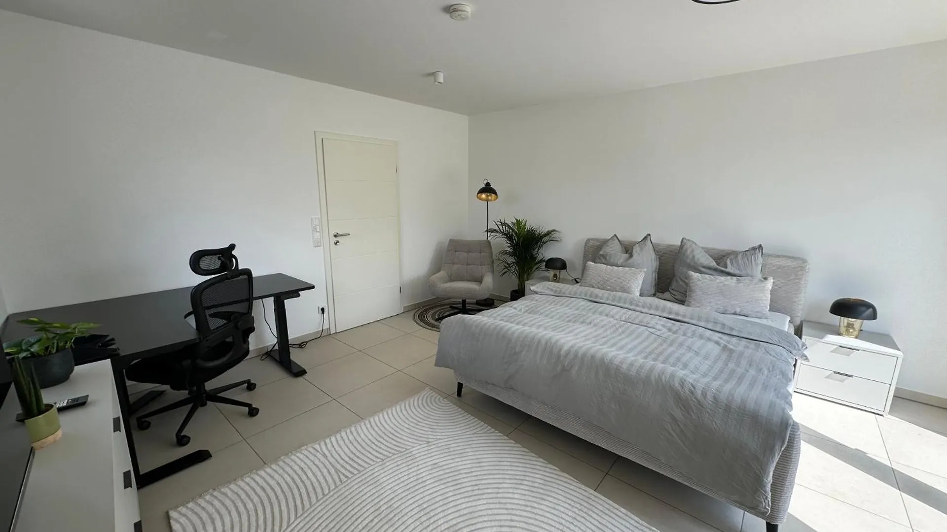 Apartment Moderne Penthouse Wohnung Mit Einzigartigem Balkon Weissenburg in Bayern